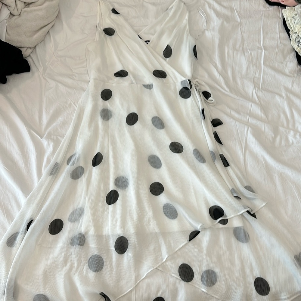 White and black dotted dress, from DKNY size L